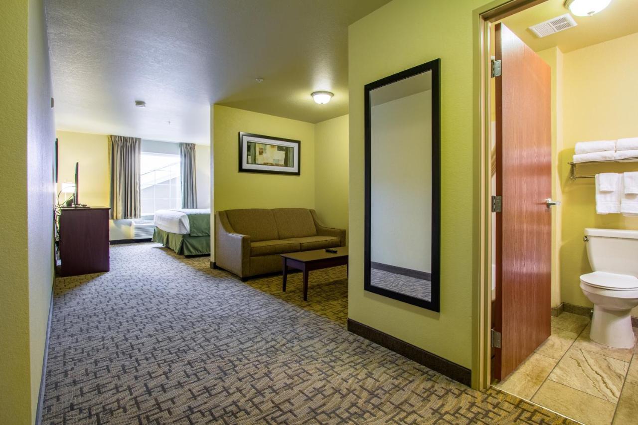 Cobblestone Hotel & Suites - Orrville Exterior photo